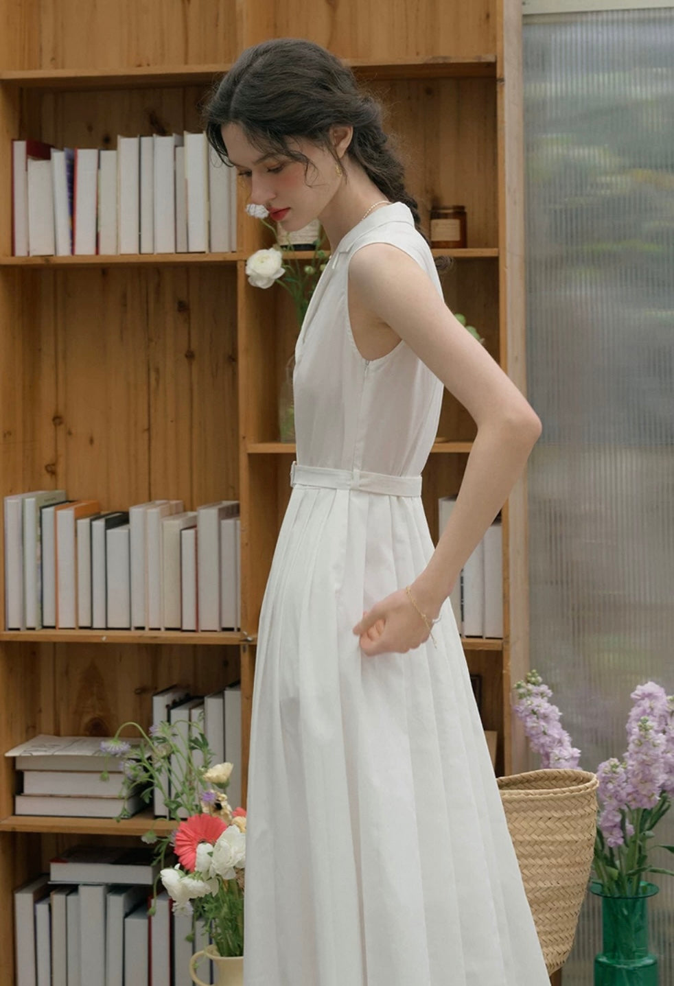 Sleeveless Collared Pleated Dress