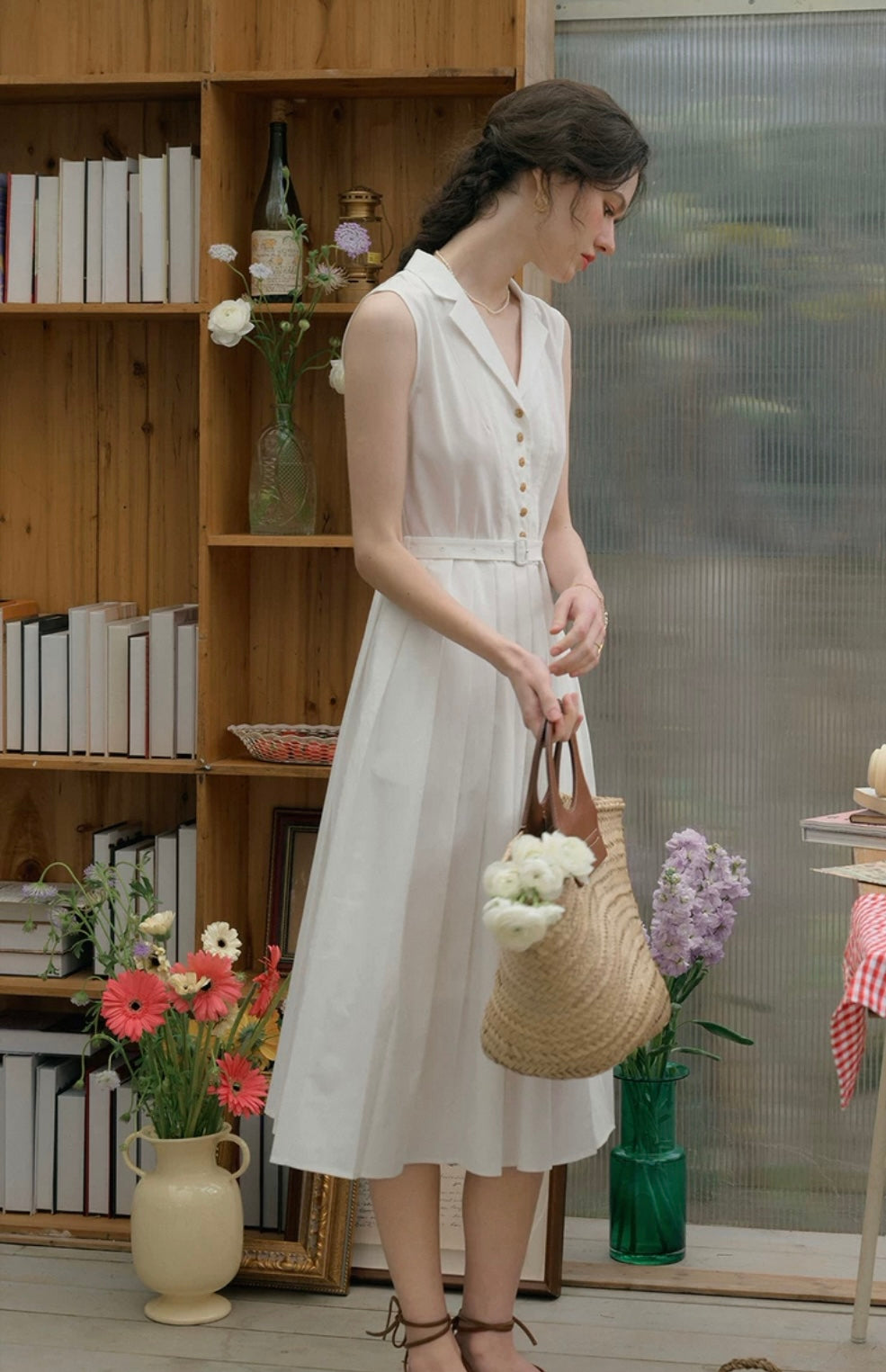 Sleeveless Collared Pleated Dress