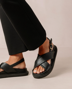 Marshmallow Total Black Cris Cross Sandals