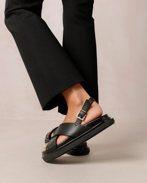 Marshmallow Total Black Cris Cross Sandals