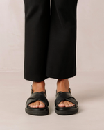 Marshmallow Total Black Cris Cross Sandals