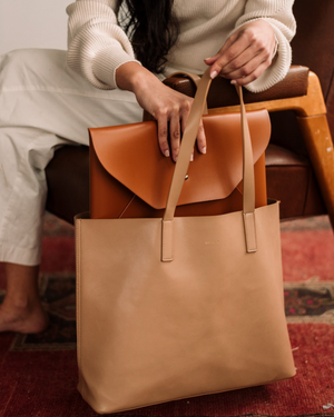 Day market discount tote in cognac